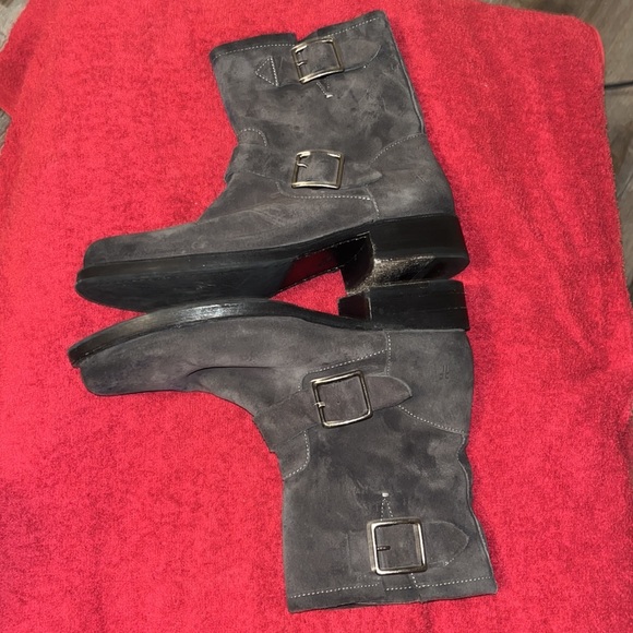 Frye gray suede buckled ankle boots, ladies size 8 - Picture 4 of 8